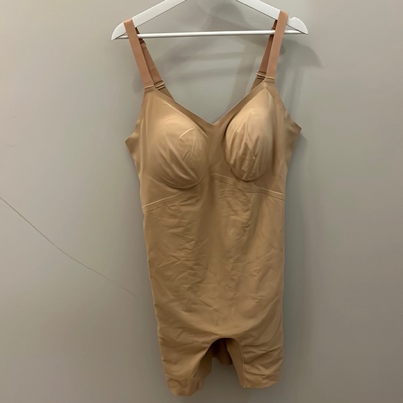 Honeylove Mid-Thigh Bodysuit Shapewear NWOT Medium Compression Nude Tan - Picture 2 of 10